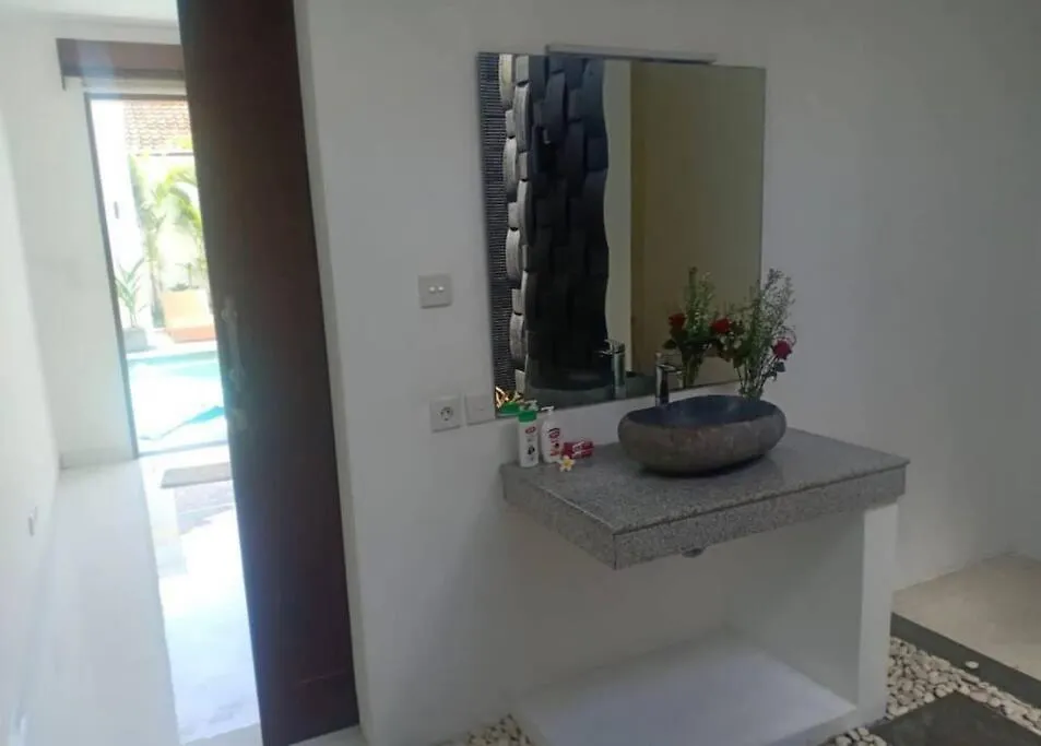 Villa Umara 2 Kerobokan Close To Seminyak Indonezja